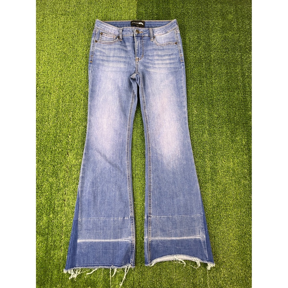 Fashion Nova Womens Light Wash Flare Raw Hem Jeans Size 7 FN21062HZ4